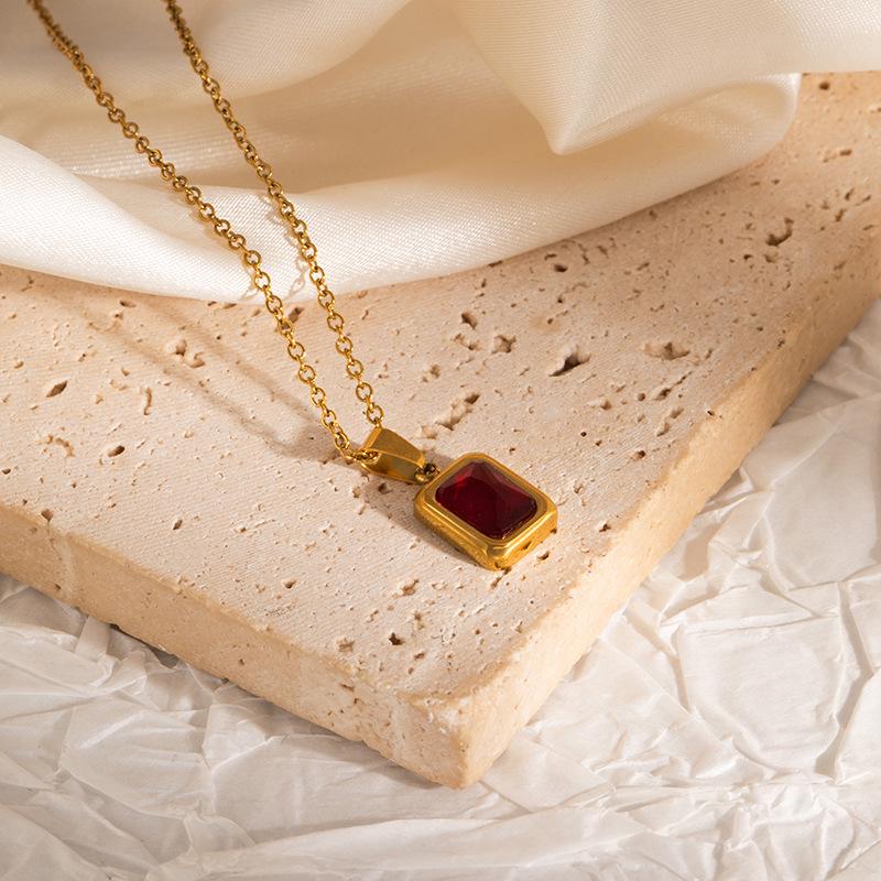 European & American Titanium Steel Necklace, Non-fading, Versatile, Fashionable Multi-color Square Pendant.