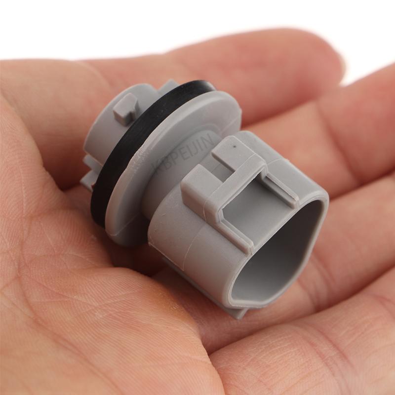 1Pcs Car T10 W5W Bulb Holder For Toyota Prado Clearance Light Running Lights Base Socket Accessories 1x T10 Bulb Base