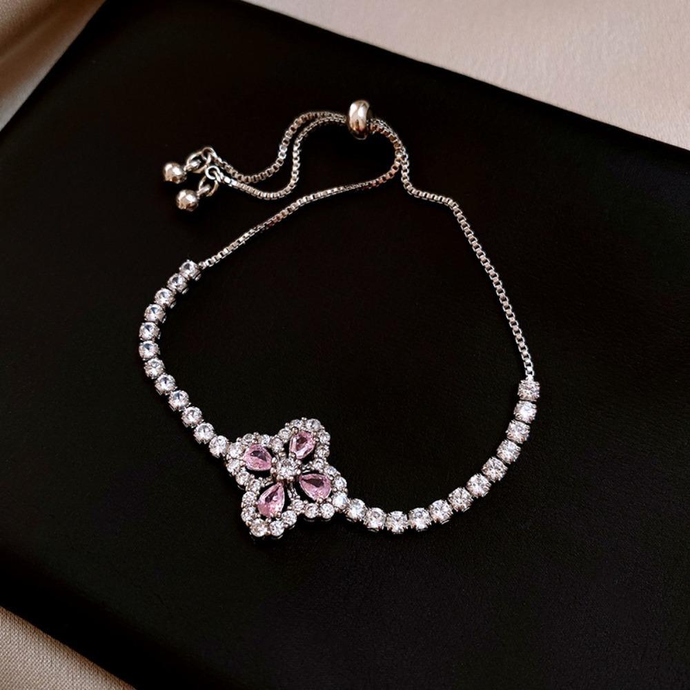 High-end Lucky Four-leaf Clover Bracelet Light Luxury High-end Temperament Hand Jewelry Fashion Design Jewelry