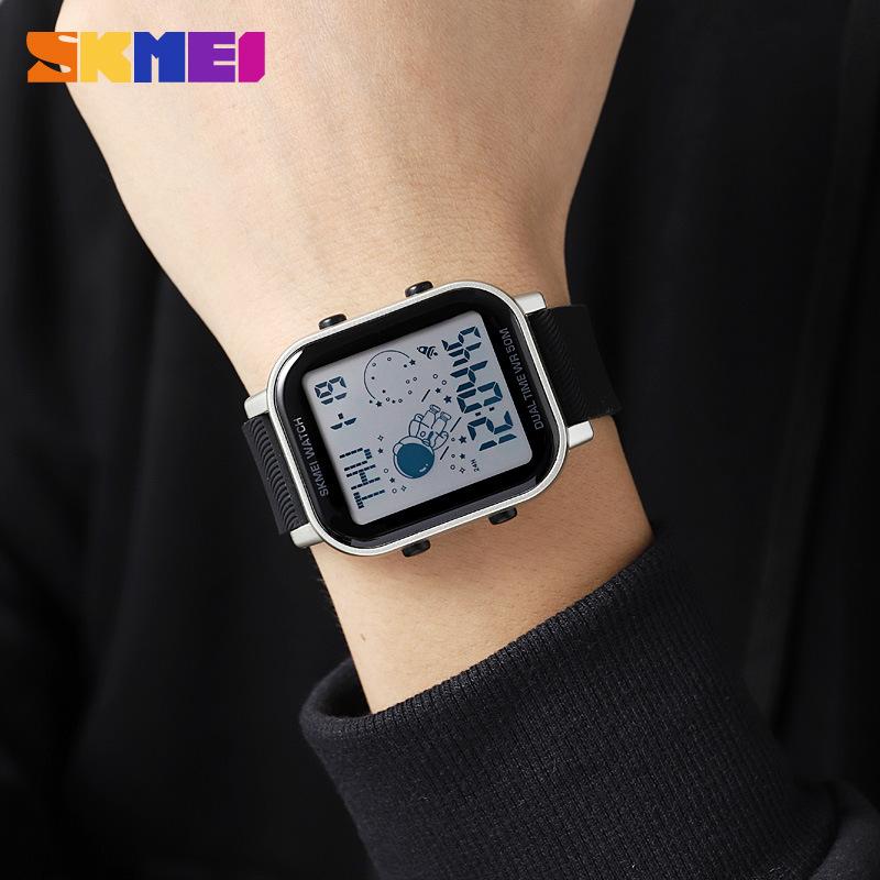 Stylish square astronaut student electronic watch, outdoor sports waterproof multi-functional men's watch