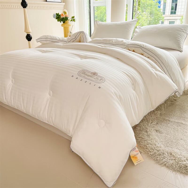 

Southern Life Embroidered Soy Fiber Quilt