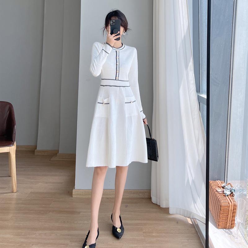 French Style Slim Fit Waist-Cinching Knitted Dress for Women, Autumn/Winter, Long-Sleeved, Korean Elegance
