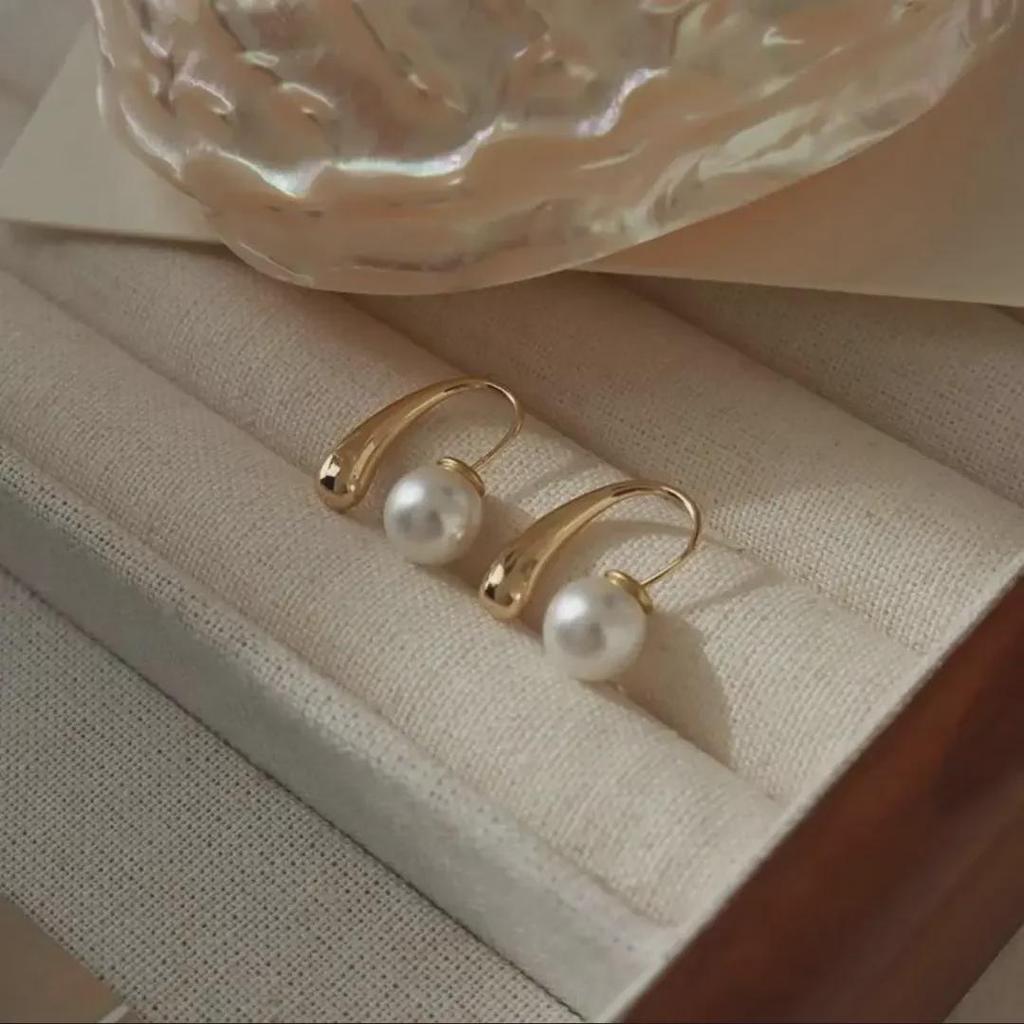 Elegante Geometrische Ohrringe mit Französischen Perlen - Trendiges Design mit Kaltem Temperament für Frauen