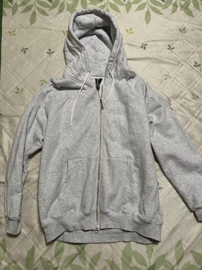[USED] LE SSERAFIM Grey Full-Zip Hoodie
