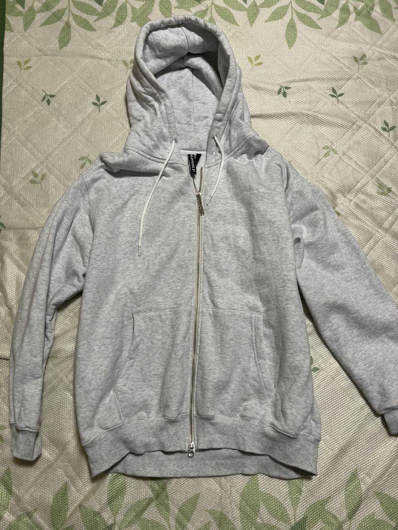 

[Б/У] Толстовка с капюшоном на молнии LE SSERAFIM серая