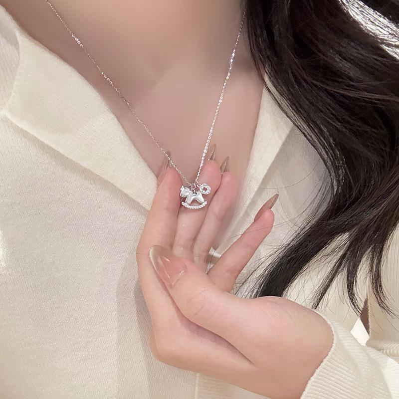 Koreanische exquisite Zirkonia-Blumenkette: Elegantes, vielseitiges Design für einen stilvollen Akzent