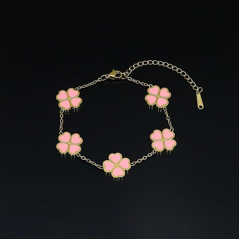 Titanstahl-Armband mit vierblättrigem Kleeblatt und fünf Blumen, einfaches Edelstahl-Epoxidarmband für Damen, einlagiger Handschmuck für die Freundin