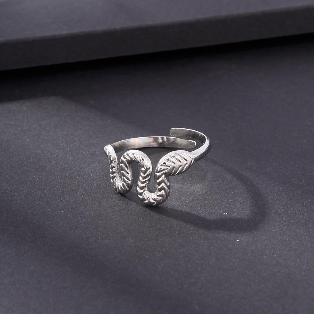 18K Gold-Plated Long Snake-Shaped Titanium Steel Ring Female, Hip-Hop Punk Style Opening Adjustable Ring