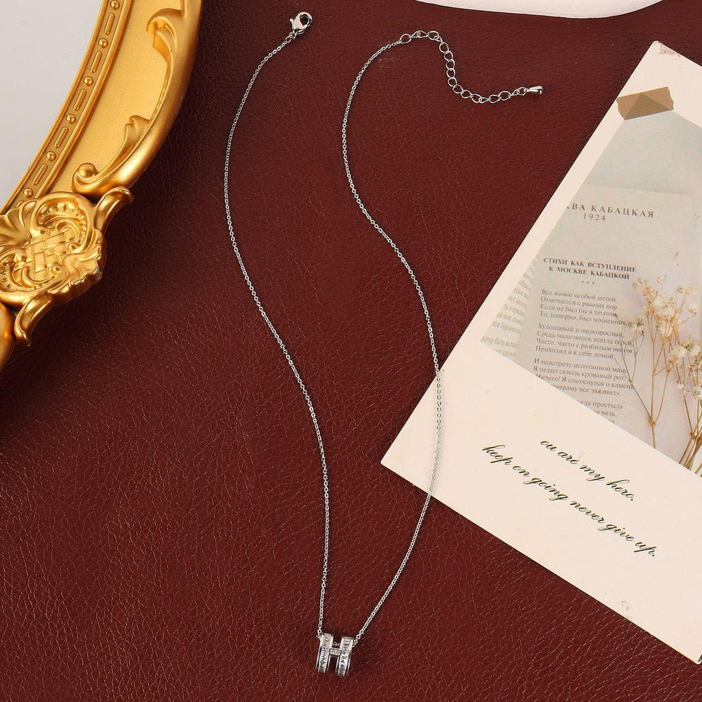 Korean H Letter Necklace: 2026 Trendy Light Luxury Collarbone Chain for Women