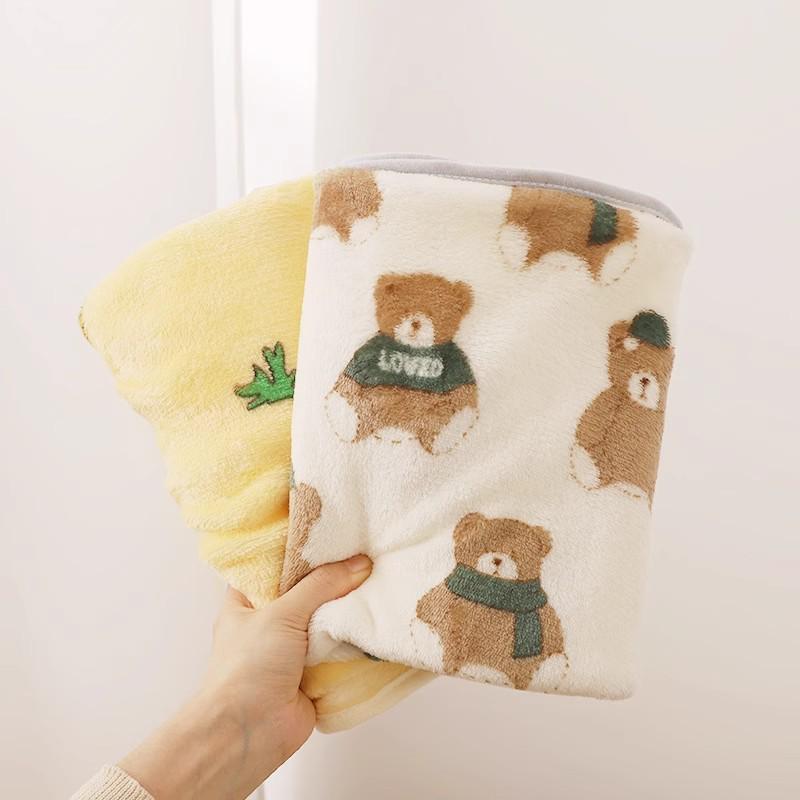 Coral Fleece Winter Blanket for Pets - Cozy Quilt for Dogs and Cats