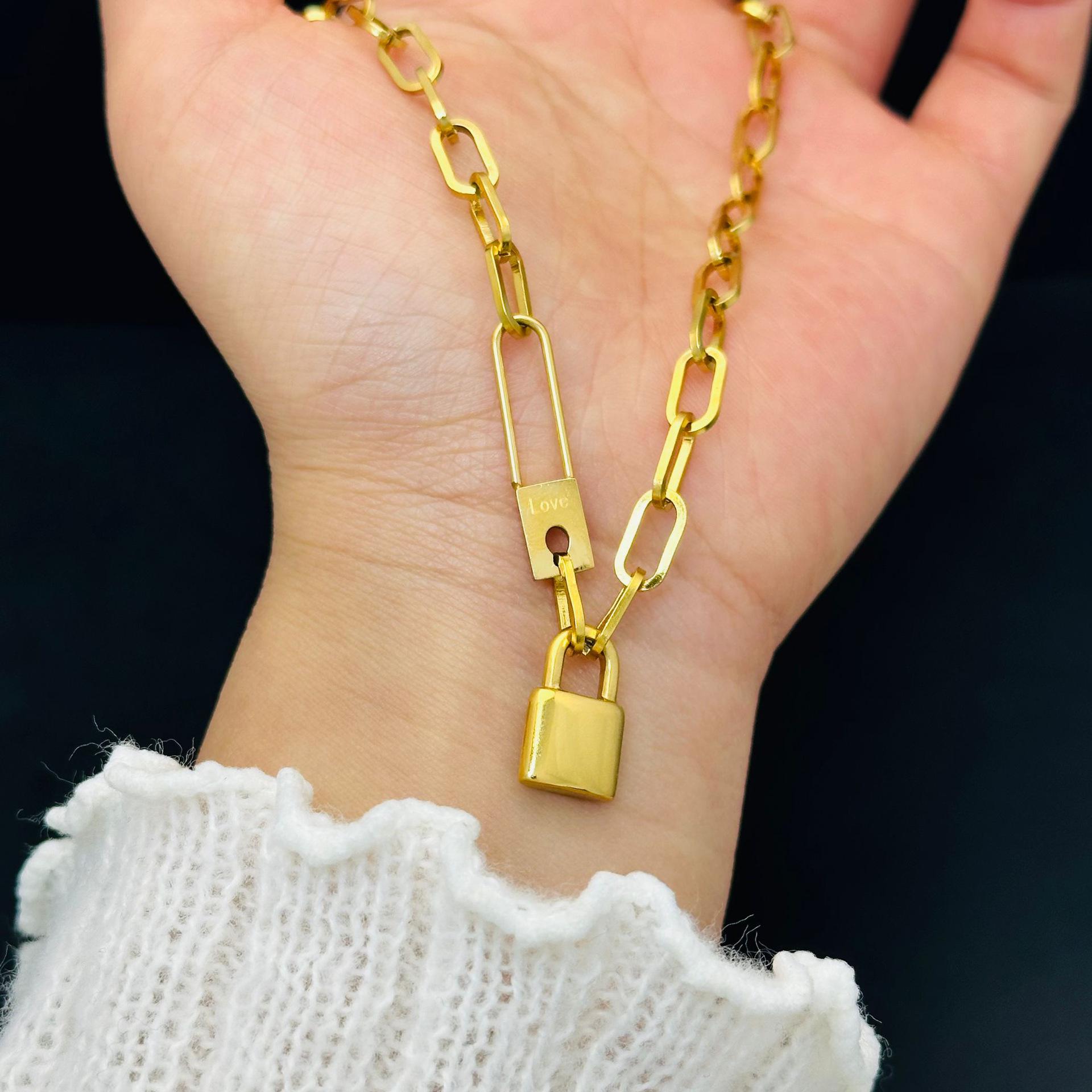 

European & American Retro Hip-Hop Lock Pendant Necklace - Gold Cold Style Clavicle Chain for Women