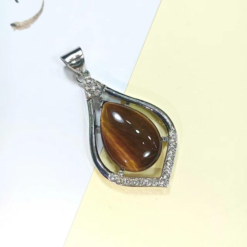 Geometric Shell Pendant Necklace With Abalone Beads And Gold Inlay For Fashion Jewelry Lovers