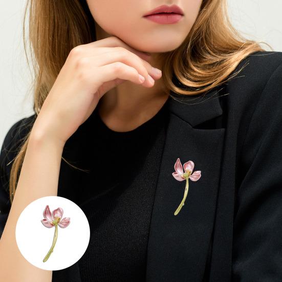Women Brooch Imitation Pearls Inlay Pink Flower Design Lapel Pin Non-Slip Buckle Scarf Badge Clothing Bags Accessories
