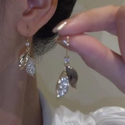 2022 neue Mode Temperament Einfache Volle Zirkon Micro-set Blatt Glänzende Ohrringe Weibliche Partei Schmuck Exquisite Weihnachten Geschenke