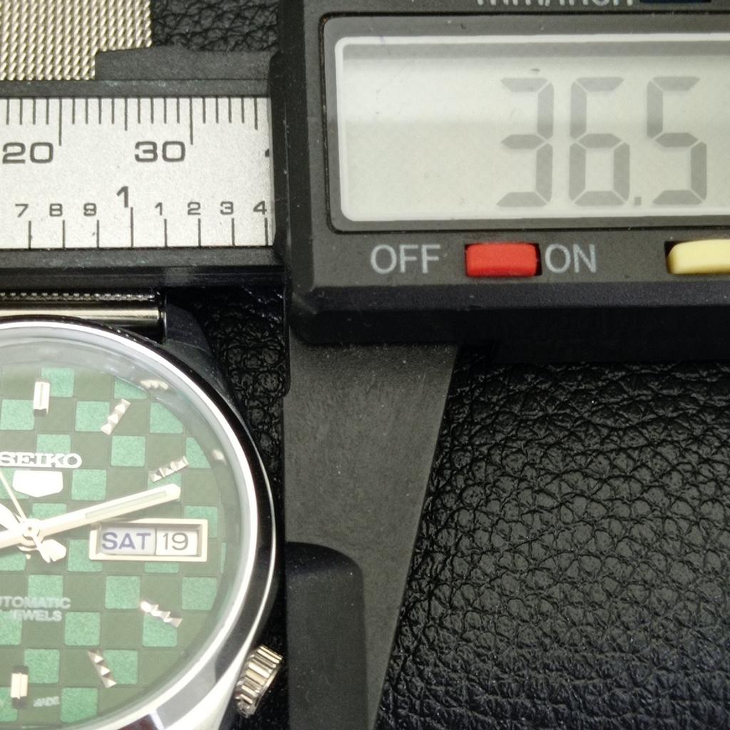 JAPAN VINTAGE SEIKO 5 AUTOMATIC REFURBISHED MENS GREEN DIAL WATCH a440408-4 Sk-a440408