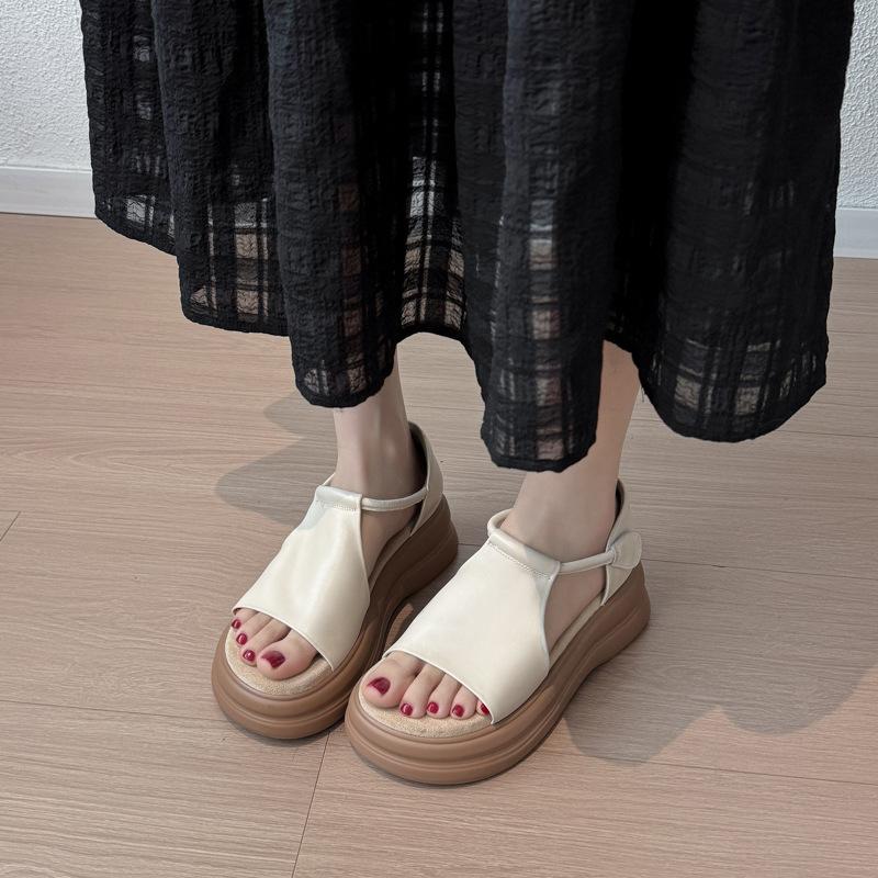 

Точечная версия! Ретро повседневные сандалии на платформе с полым маффином, женская мода, лето, новые универсальные маленькие римские туфли 35