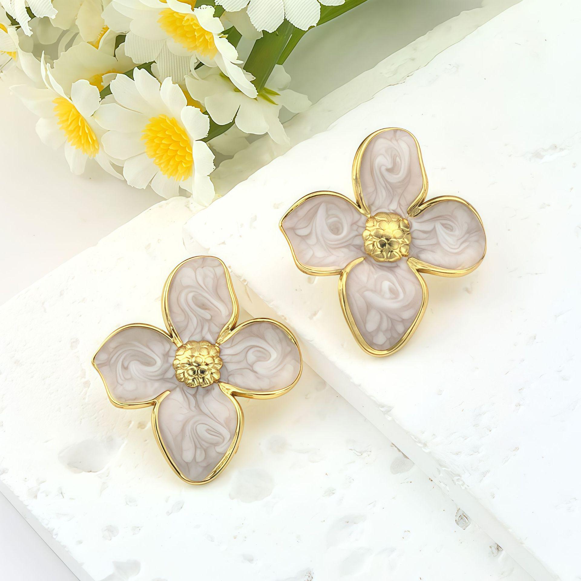 

French Retro Floral Titanium Steel Stud Earrings - Exquisite Four-Petal Design for Women