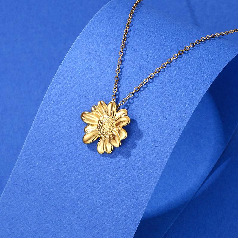 Women's Stainless Steel Sunflower Necklace - Luxury Design, Colorfast Flower Pendant Clavicle Chain.