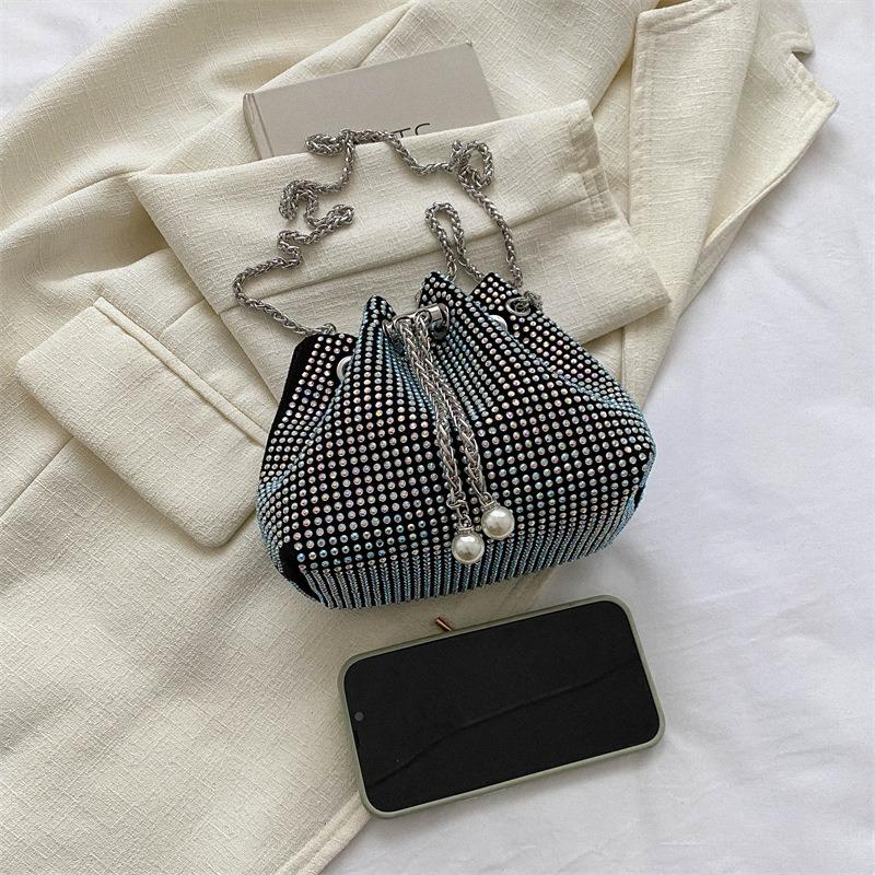 Diamond-encrusted drawstring bucket bag women's new bright diamond rhinestone full diamond bag popular high-end chain messenger bag