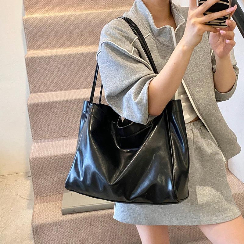 Large capacity underarm bag women's new small fresh shoulder bag fashionable dopamine commuter tote bag
