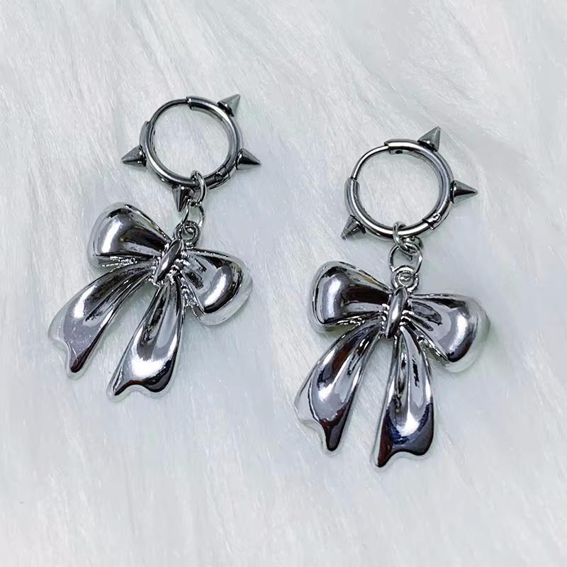 Korean Retro Distressed Bow Earrings - Y2K Spicy Girl Cool Pendant.