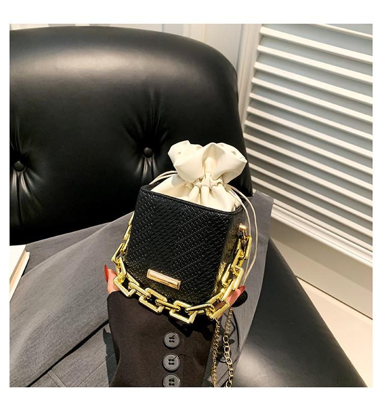 Stylish Urban Minimalist Square Bag With Trendy Chain Strap чёрный