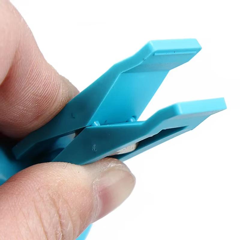 4Pcs Car Interior Window Clip Mount Black Suction Cap Clip Plastic Sucker Removable Holder For Sunshade Curtain Towel Ticket