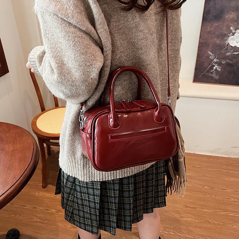 Retro Pillow Bag Women's New Autumn and Winter Niche Shoulder Messenger Bag Portable Work Commuter Bag