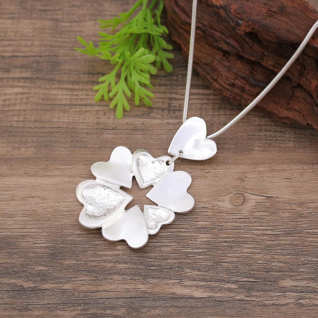 

Новая матовая цепочка «любовь-цветок-змеиная кость» с длинной подвеской, женское преувеличенное полое ожерелье в форме сердца