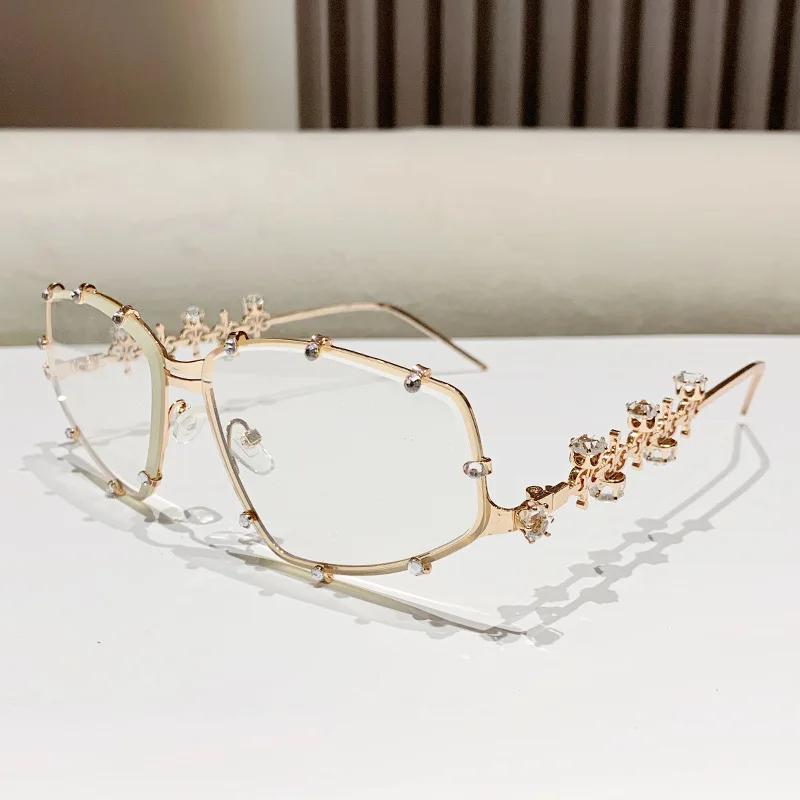 Occhiali da sole da donna con strass Stilosi Occhiali da sole ovali Vintage Rotondi Lenti nere Uomo Occhiali con diamanti Bling Design di lusso Occhiali