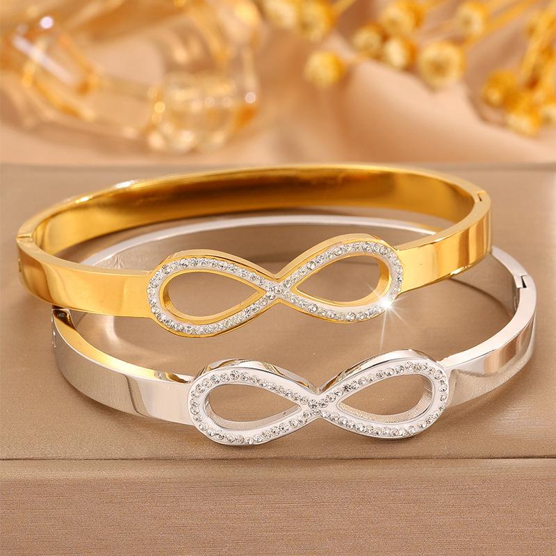 8-character Wireless Possible Luxury Bracelet for Women