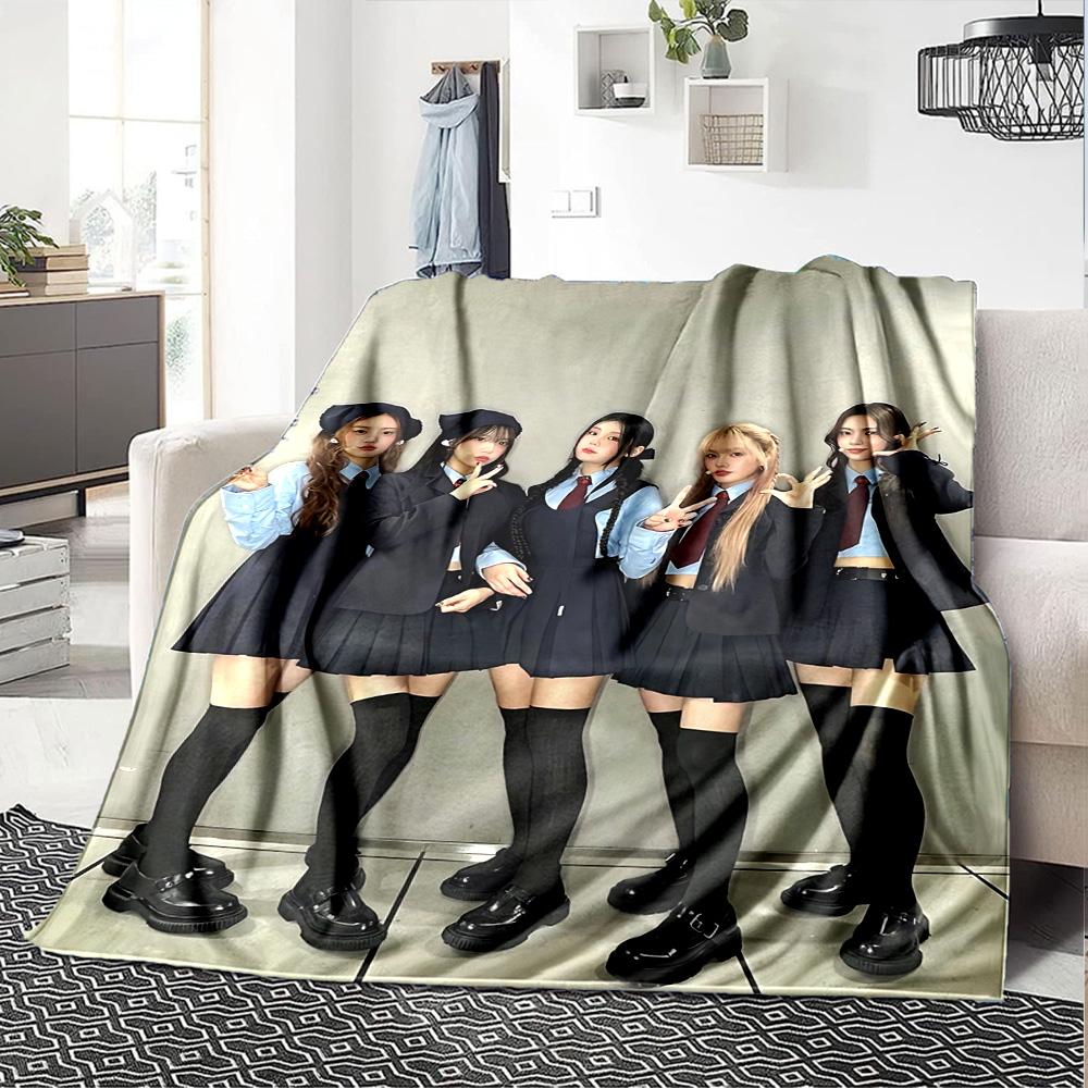 1pc Girl Group Fashion Flannel Blanket for Super Soft Cute Comfort Blanket for Travel Bedding Couch Sofa Blanket Y7308