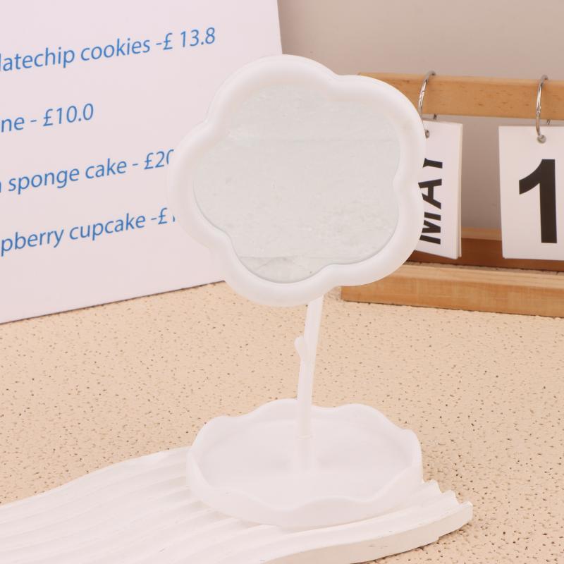 

1 шт. Зеркало для макияжа в форме цветка, декоративные зеркала с подносом для ювелирных изделий и аксессуаров для волос, настольное зеркало, украшение для дома белый