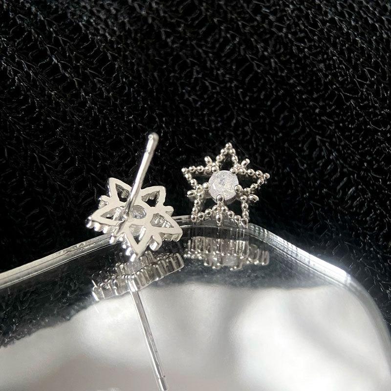 White Ice Stone Star Small Earrings Five-pointed Star Sweet Temperament Student Earrings