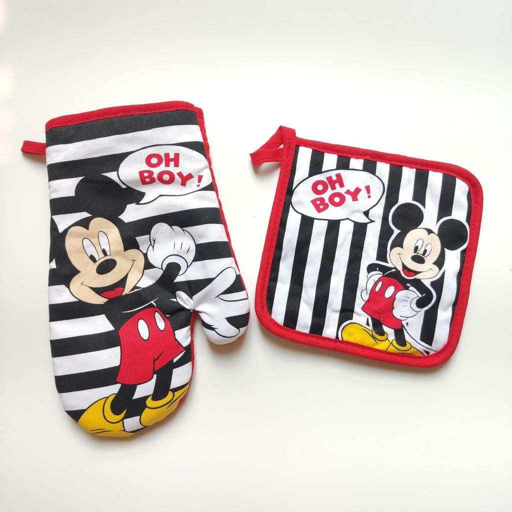 Mickey Mouse Cartoon Heat-Resistant Baking Set: Cute 2-Piece with Gloves & Coaster