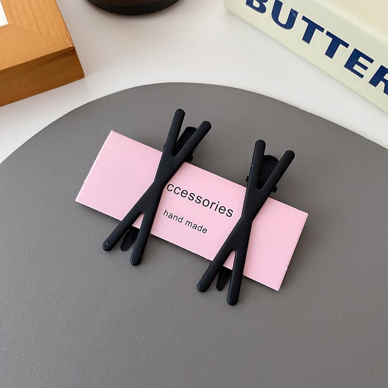 

Candy-colored Crossed Side Hairpins for Girls, Dopamine Duckbill Clips, Bangs, and Small Hair Clips on The Back of The Head чёрный
