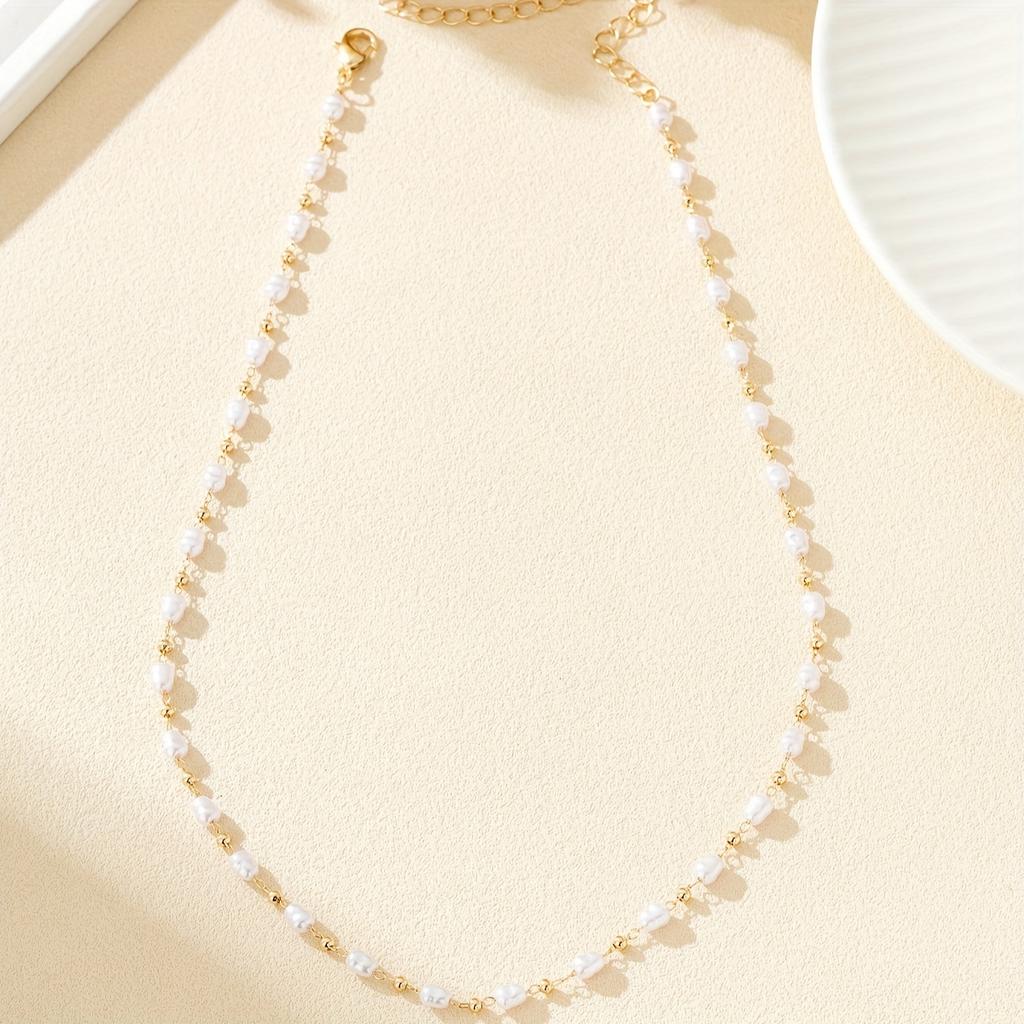 A High-end Rice-grain Shaped Pearl Chain Short Necklace, an Elegant and Stylish Clavicle Chain, Suitable for Women To Wear Every Day.