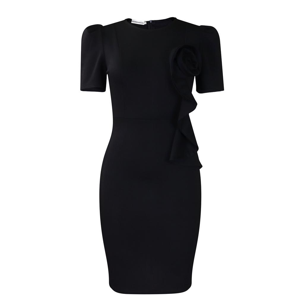 Ein neues, modisches und elegantes einfarbiges Kurzarmkleid mit körpernaher Passform, Spitze und Rüschenkanten für Damen