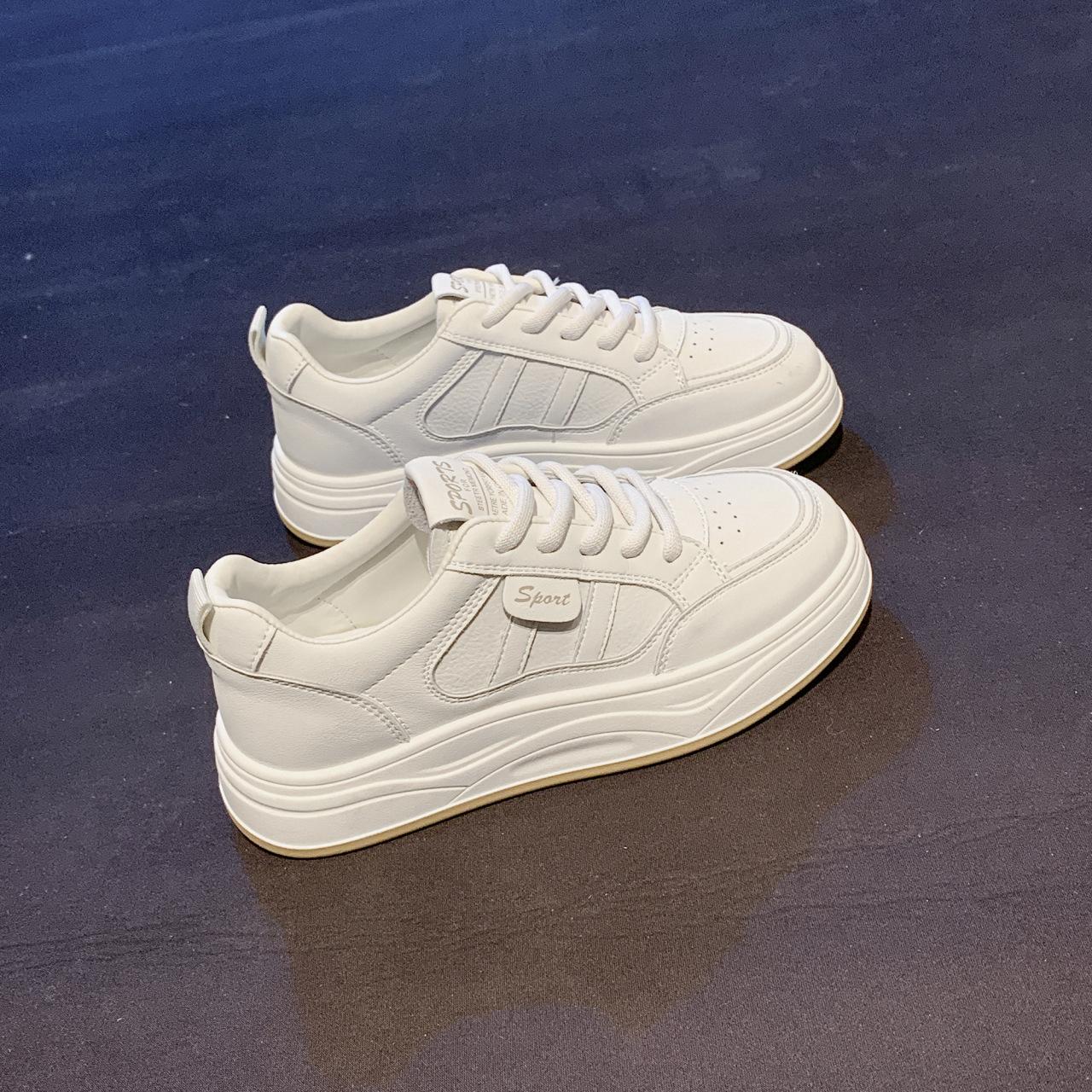 

Весна и осень 2025 года, новые женские дышащие и легкие, на высокой толстой подошве, универсальные маленькие белые туфли, весенне-осенний повседневный спортивный стиль 40