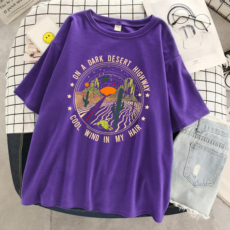 På en mörk ökenmotorväg sval vind i mitt hår dam t-shirt bomull t-shirts vardaglig mjuk t-shirt kläder sommar gata kort ärm