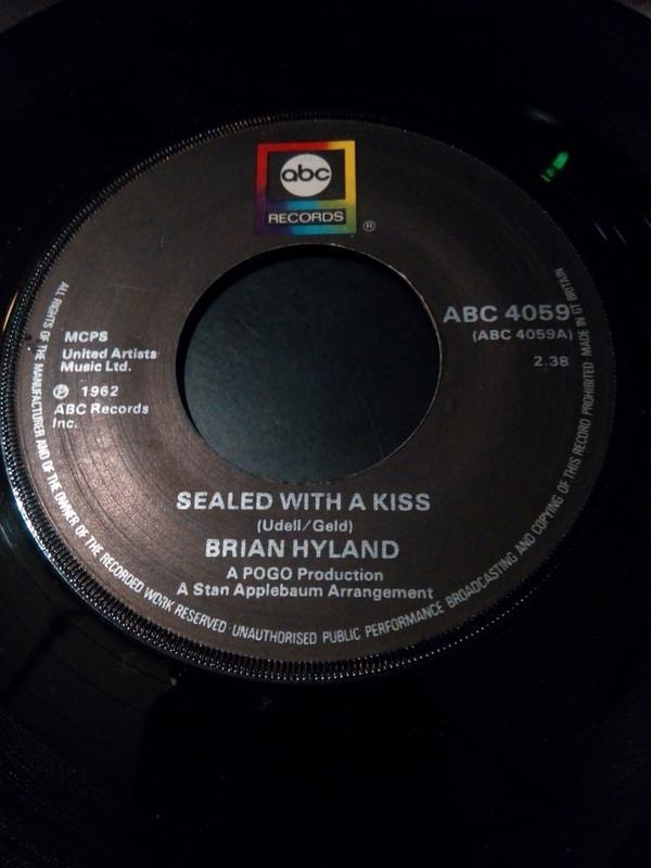 

7inch Record BRIAN HYLAND Sealed With A Kiss Ginny Come Lat ABC4059 ABC Records 1975 UK Pop Used