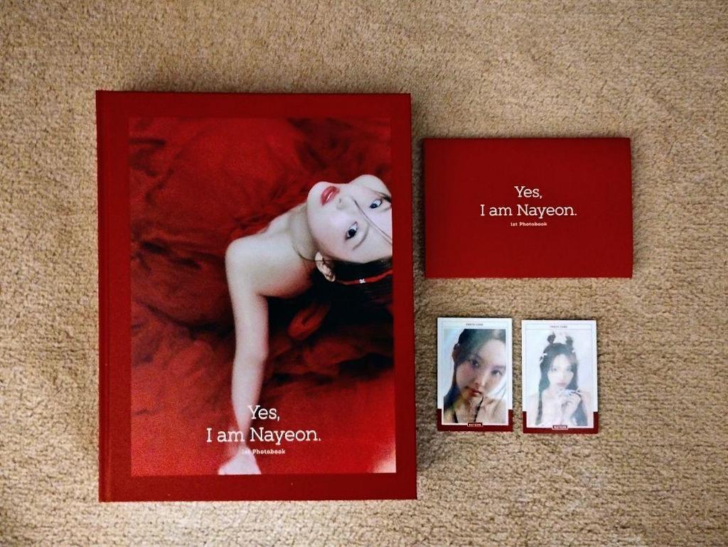 [USED] Yes, I am Nayeon Burgundy ver.