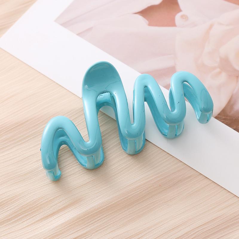 Cream Wave Acrylic Shark Hair Clip - Korean Design Hair Accessory