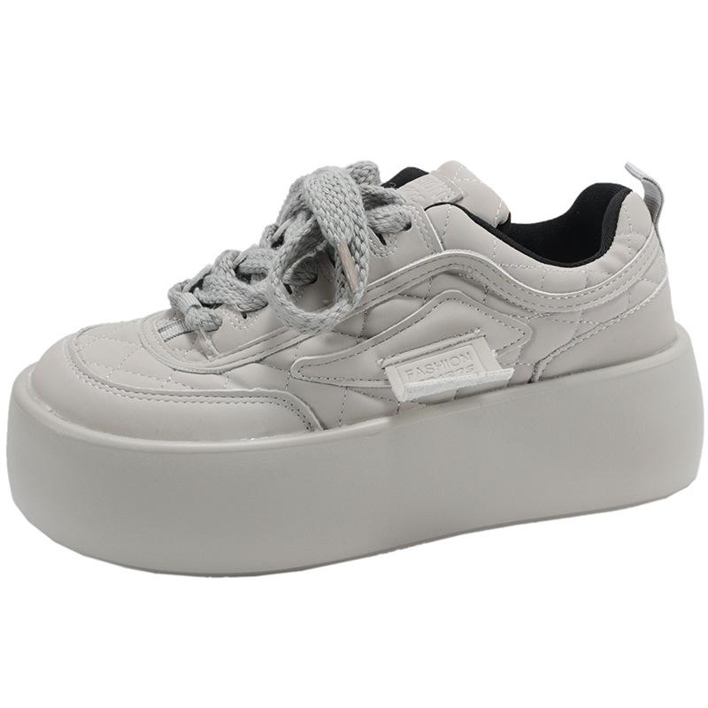 Commuter Fashion Versatile Platform White Shoes Women's 2025 New Autumn Lightweight Low-top Sports and Leisure Board Shoes