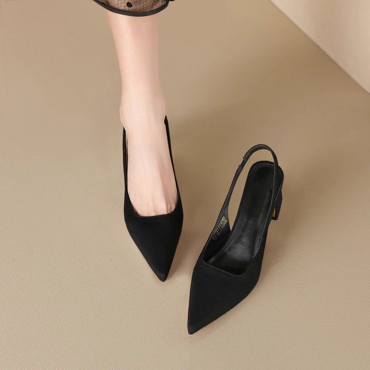 2025 Europäische Station Hochzeitsschuhe Explosion spitz dicker Absatz High Heels Damen Pendler vielseitig flacher Mund Mode Sandalen