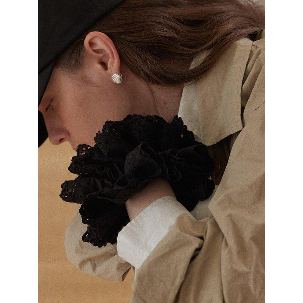 Lace Flower Scrunchie [Choose 1 of 3 colors]