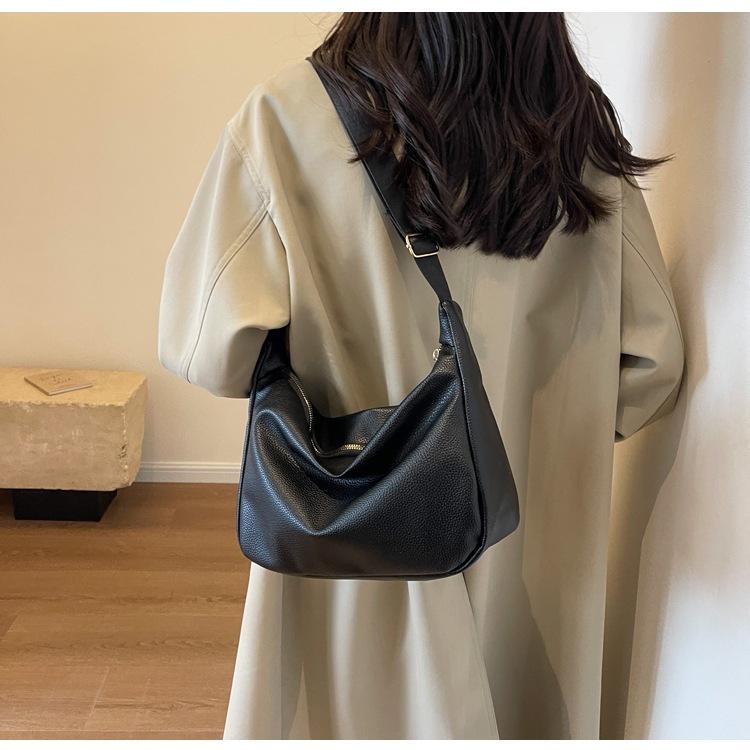 Popular bag women's new soft wide shoulder strap messenger bag textured shoulder tote bag