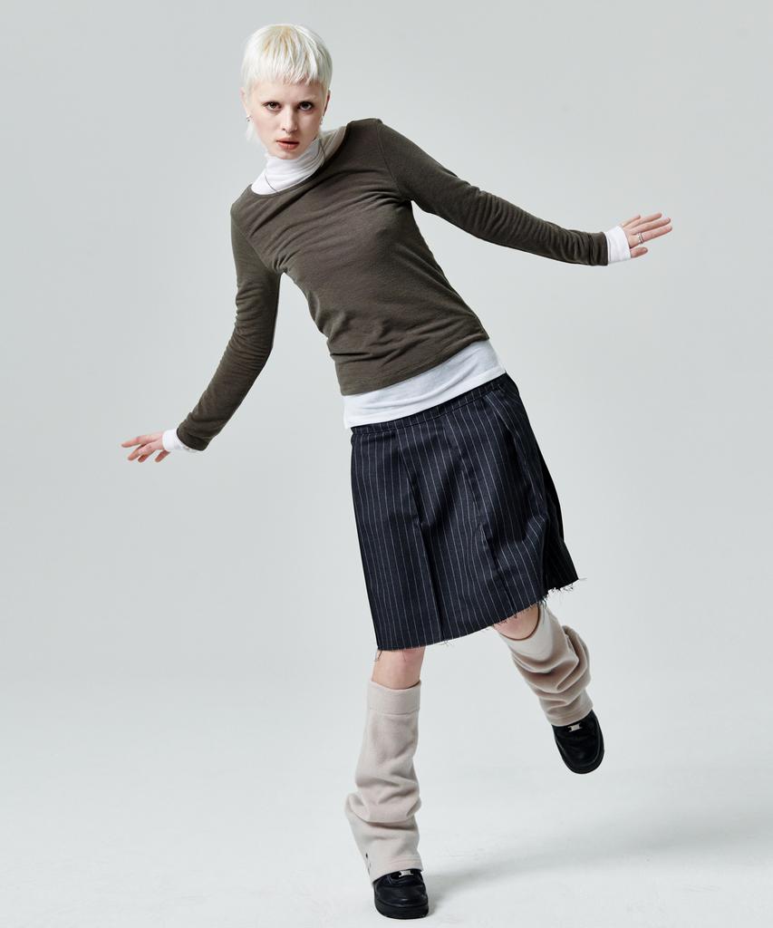 Leoninghai Layered Turtleneck Top [Khaki White]