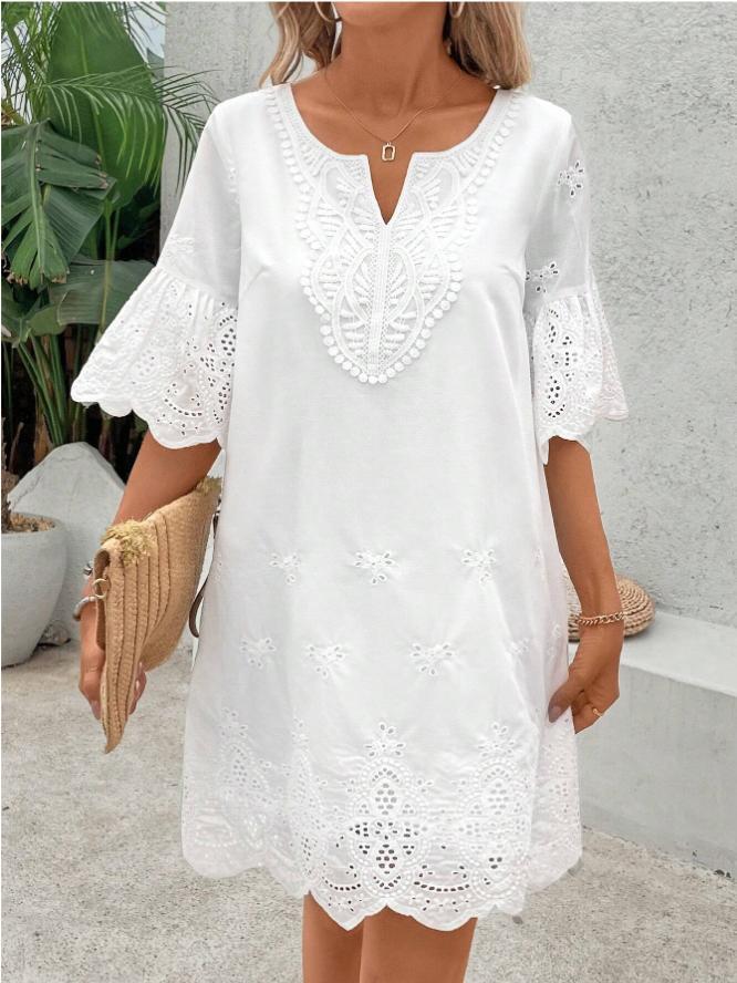 Women s White V-Neck Flare Sleeve Lace Trim Dress with Beaded Detail S белый