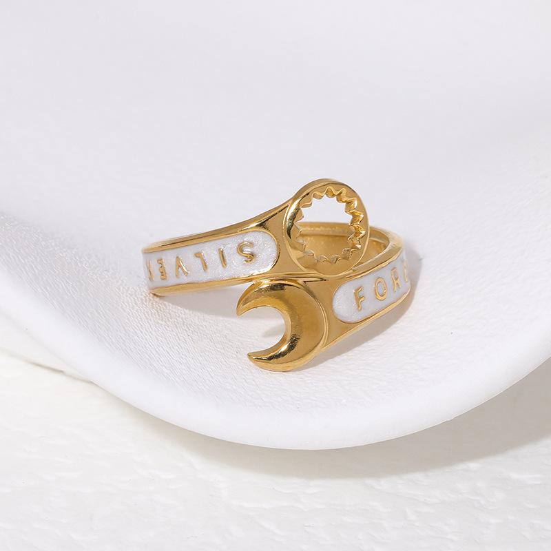 Edelstahl Schraubenschlüssel Design Ring: Damen Modeschmuck 18 Karat Gold Industrieller Stil
